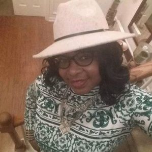 Meet your Posher, Felecia